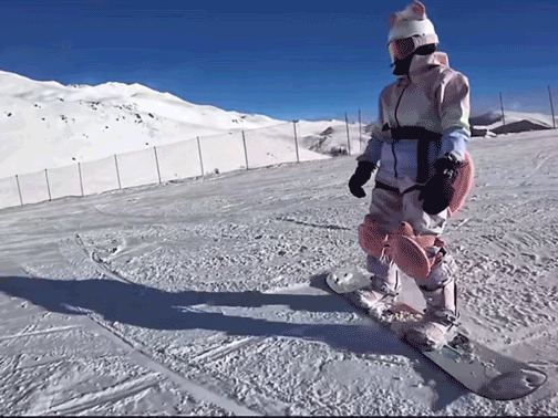 全红婵晒滑雪视频，11秒里摔了一跤接一跤，身上戴满粉乌龟护具，网友：心疼又好笑