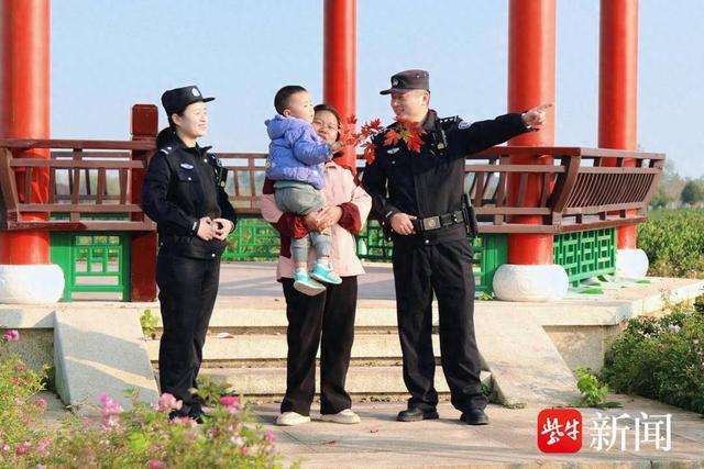 枫叶红了，“新四军第一所”守护南京竹镇红枫大道平安季