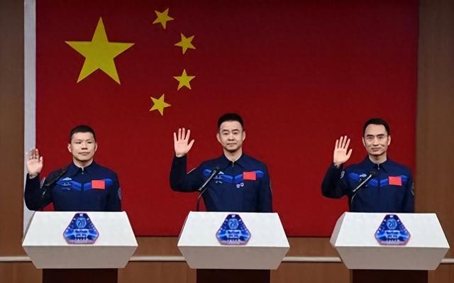 连超2人，中国在轨时间最长航天员陈冬将达400天，神二十一将发射