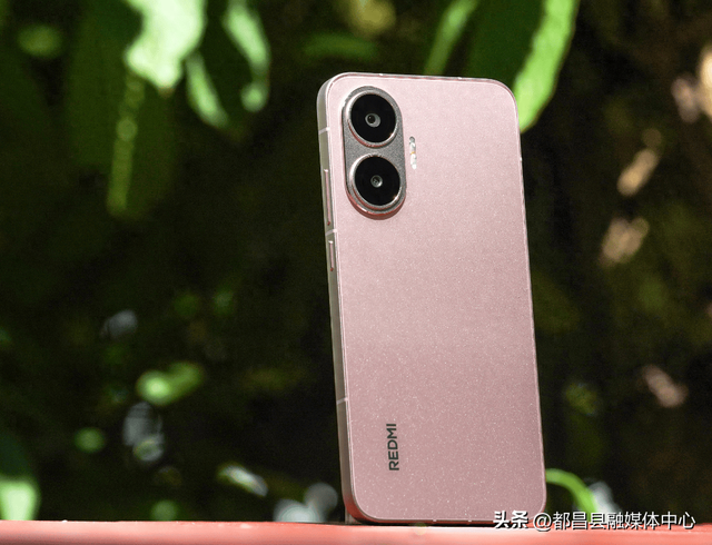 红米豁出去了！240万跑分+7550mAh+金属中框，256GB不到1500元