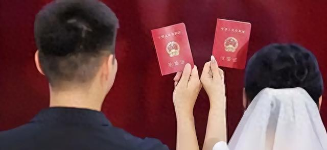 一夫一妻制逐渐难维持！社会学家分析：未来3种模式将成为主流？