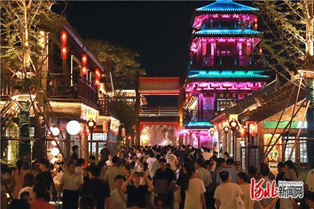 在夜市吃出烟火气 在古街逛出文化味 河北夜经济活力十足