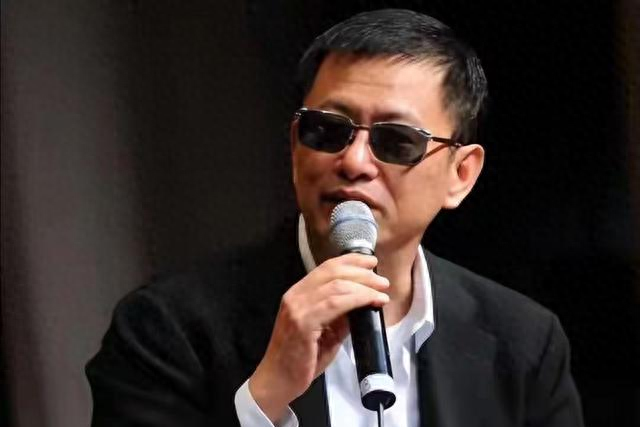 陪睡陪玩只是冰山一角！袭警、集体嫖娼、舔手指，各个离谱且意外