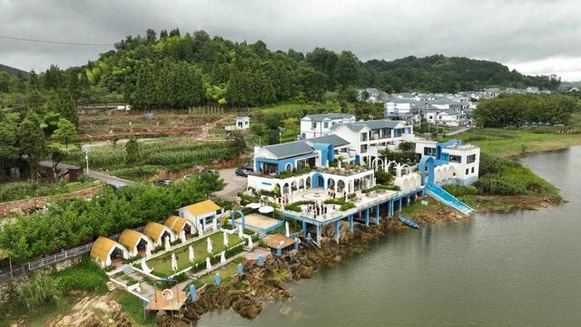 清镇:破解“淡季不淡”难题 点燃旅游发展新引擎