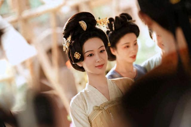 杨紫《国色芳华》获奖，肖战《藏海传》断层第一，成功是一种必然