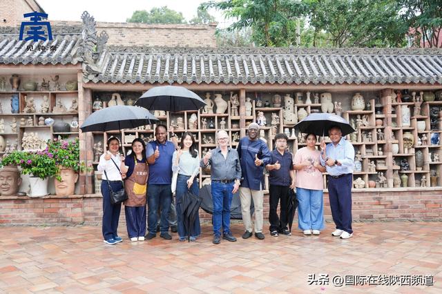 驻华外交官走进陈炉古镇 感受千年窑火的传承魅力