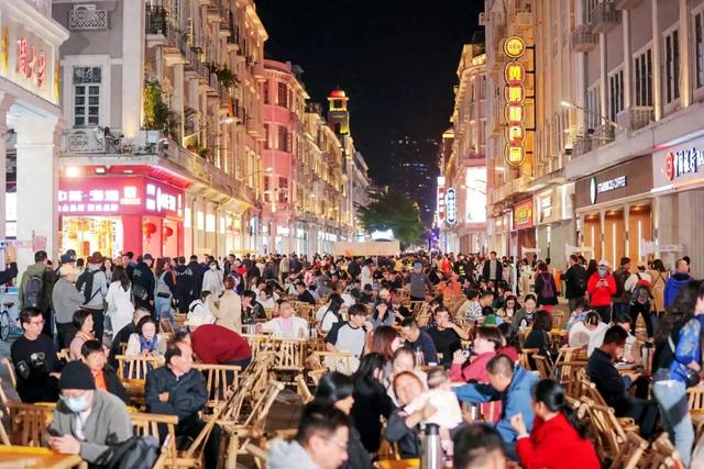 厦门人气焦点“千人茶桌仔”你体验了吗?快!这里也有→