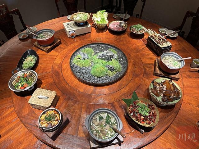 美食出境+交警集体学外语，乐山建设国际旅游城市有啥妙招？丨四川旅游城市解码②