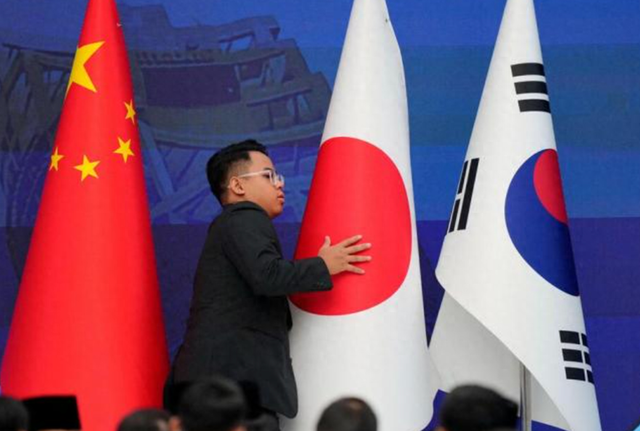 日本晾在一边，中韩单独谈，四件大事相商	，给高市早苗打个样