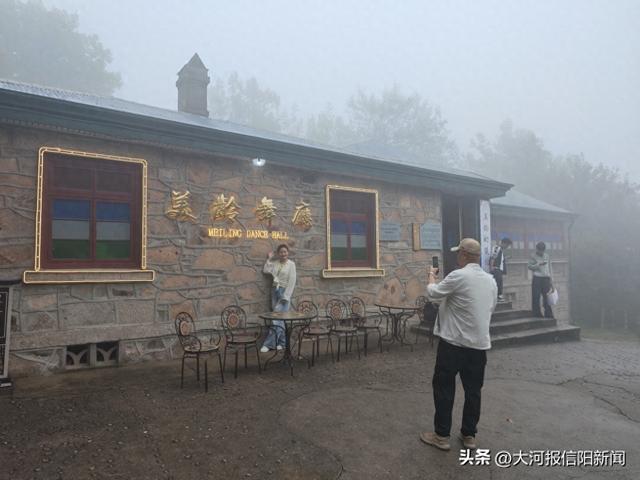 “大别山精神永放光芒”网络媒体信阳行采风团走进鸡公山 沉浸式解锁历史与自然双重魅力