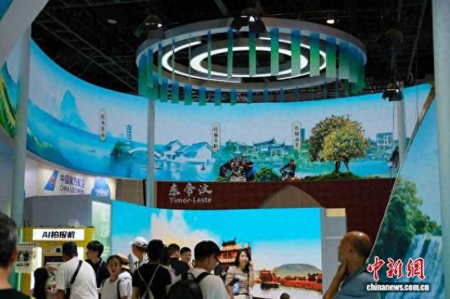 东博会“魅力之城”桂林展区人气旺 民众沉浸式体验科技与文旅交融之美