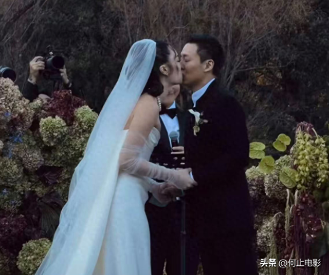 霍启仁举办婚礼	，大嫂郭晶晶缺席，才过几天恶心的一幕就发生了