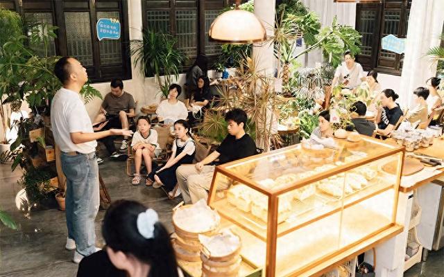 台州路桥：探索新型阅读空间 夏夜书香沁润湿地
