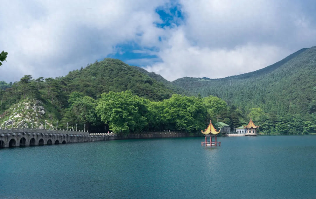 景区暑期集体遇冷？庐山景区却“杀疯了”！
