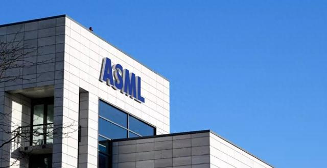 诺基亚退市震惊手机圈，老粉泪目怀念青春，未来动向成谜。