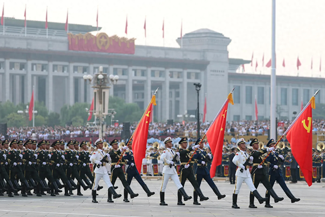 特朗普提起中国阅兵，当众说了3个“不”，不认为这是在挑战美国