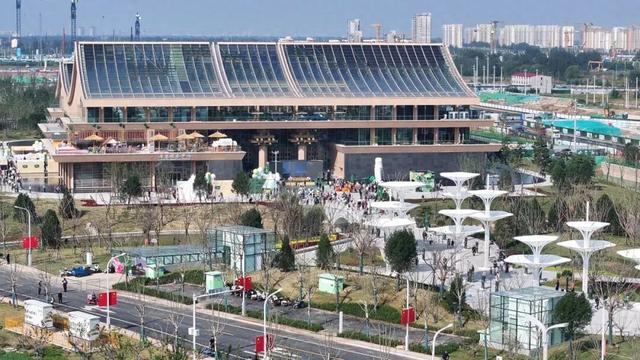 首日纳客4万余人！济南鹊山生态文化区一期开放