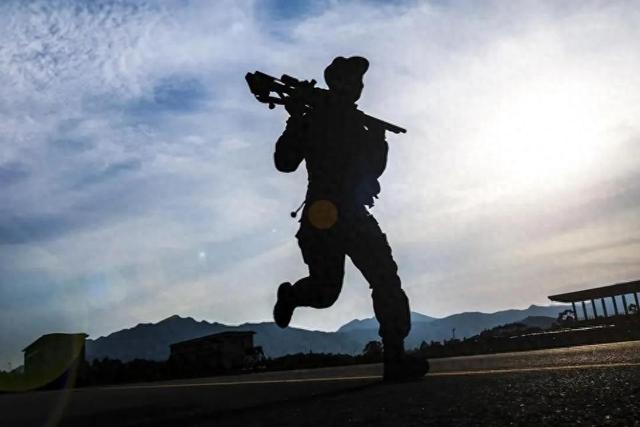 美丽空姐第邂逅攻略（战神的复仇六邂逅美丽空姐）