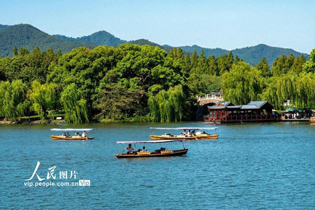 浙江杭州：西湖景区迎客来