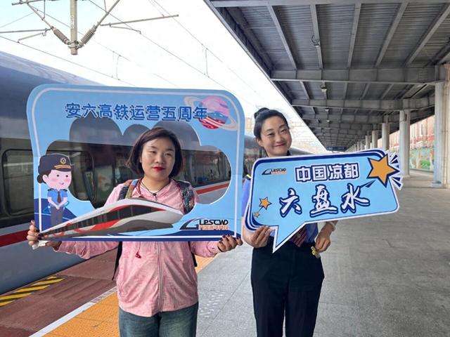 政前方观察 | 坐高铁还带外套？这是去哪凉快