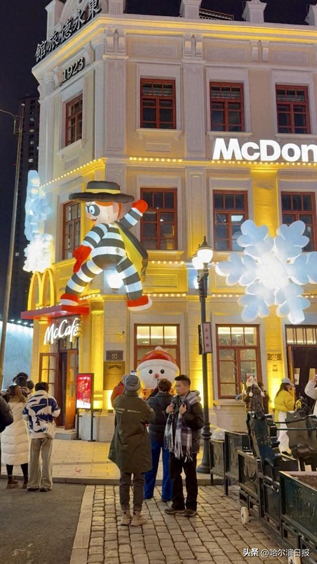 老街还可以有这样的“打开方式”！在夜幕光影浪漫中穿越百年