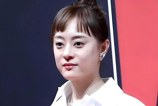 长相平平却资源不断，丑而不自知的4位戏混子女演员，谁给的自信
