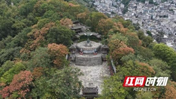 凤凰南华山神凤景区披上淡雅秋纱