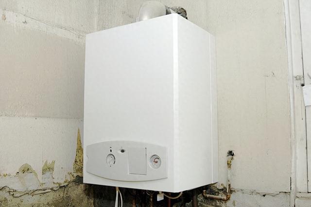 白天出门壁挂炉到底关不关，教你这么做，省气还不毁设备！