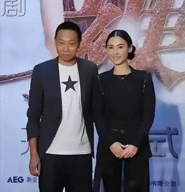 陪玩陪睡只是冰山一角，认干爹，舔手指，拜高踩低，实在荒唐！