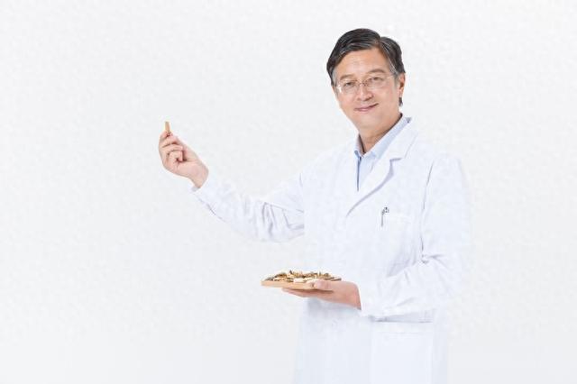95年我被厂开除，我问厂长：你认识我爷爷吗？厂长：他算什么东西
