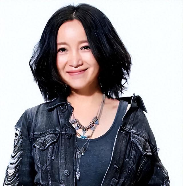 她连上5次春晚，私下却和恩师同居怀孕被骗流产，今57岁依然单身