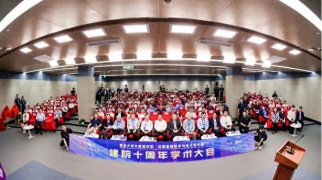 复旦大学的这场学术大会上提出了面向未来的8大科学问题，事关人脑和机器大脑