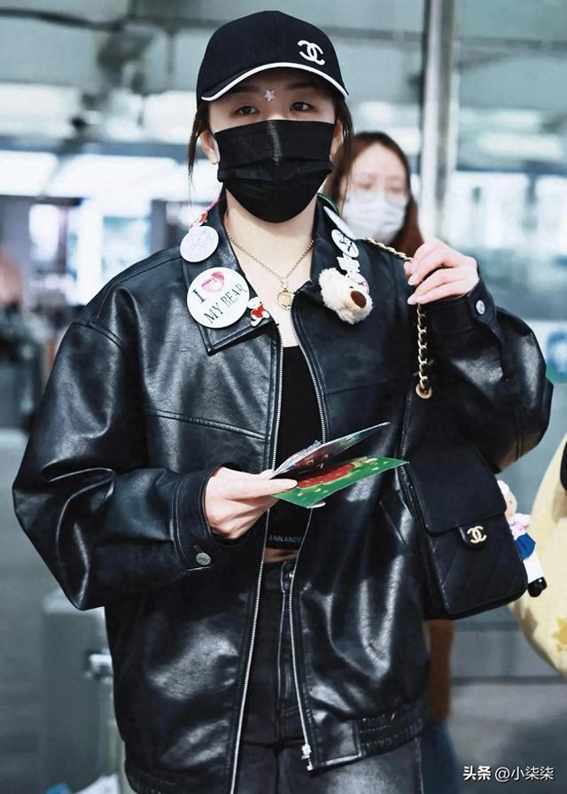 陈梦夺冠后大胆穿搭皮衣吊带惊艳亮相北京,这造型太抢眼了!