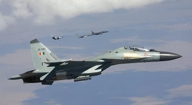 攻不了也守不住，中国空军在西藏上空，被印度空军足足欺负了40年