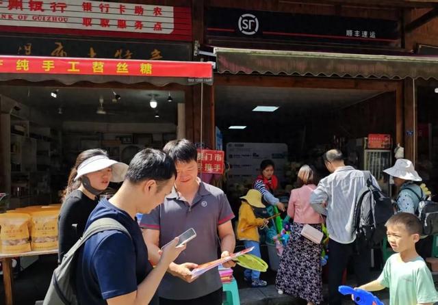 贵州避暑游升温，顺丰小哥奋战一线保后勤