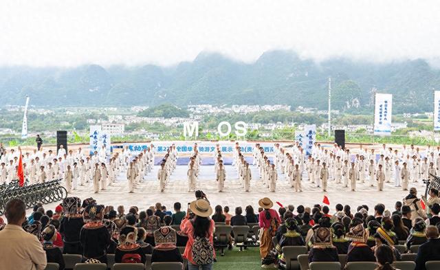 “赛动黔景”第27届全国华夏骑游文化展示活动在兴义启动