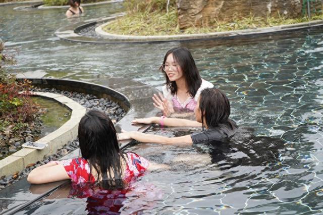 贵州岑巩：温泉“加料”中医药 康养旅游暖寒冬