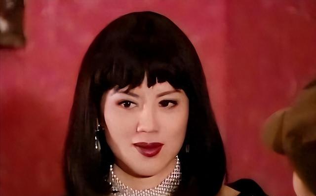 她是中国第一美妇，因太美曾被克林顿接见，为显年轻28年不近男色