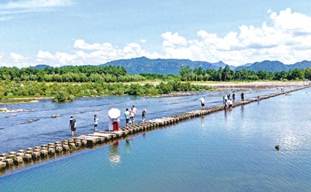 暑期旅游热 消费活力旺