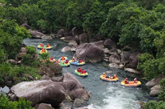 红石谷漂流人气旺 东兴文旅热度持续攀升