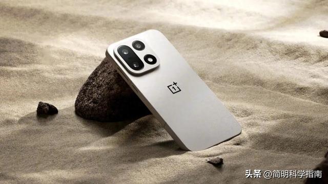 在性能旗舰手机的光环下，藏着难以忽视的配置降级