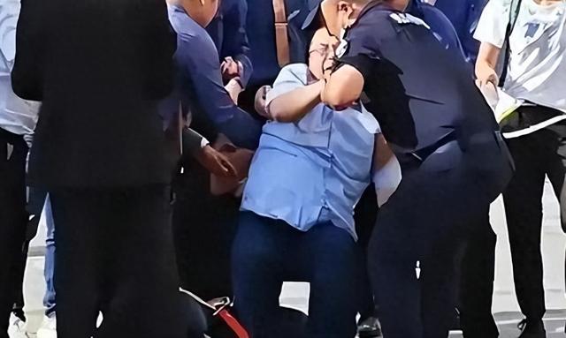 489亿！宝能姚振华成“最强被执行人”，千亿富豪如何跌落神坛？
