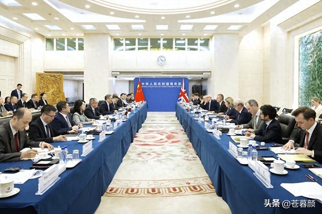 中英刚在北京谈完，不到24小时，英国宣布制裁中方，通牒已发出