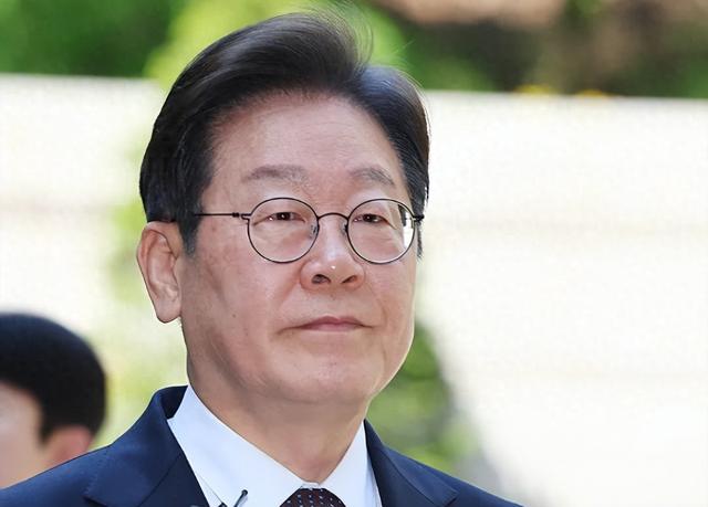 李在明急访美国，签下15%关税协议，王毅一句话点明关键，韩外长直言：中国是“挑战”