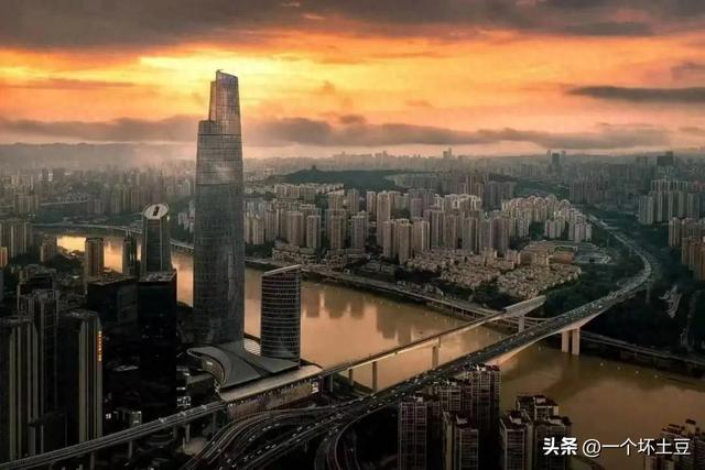这座英雄之城，藏着中国崛起的密码，是盛世如你所愿的完美诠释