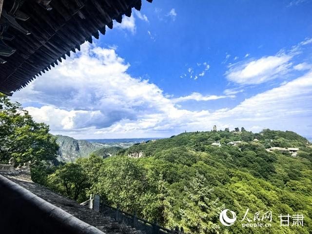 甘肃平凉崆峒山：悟武术之韵 享康养之乐