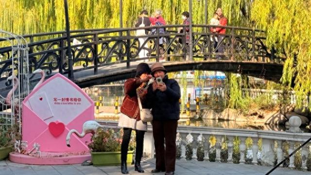 探访沪上银发网红地：这里为何称老人百元一日聚“天花板”