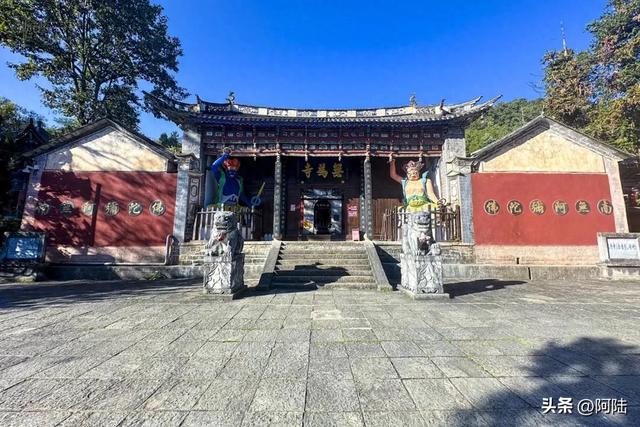 初访大理无为寺，宁静包容和不争的氛围着实感人，可惜不允许拍照