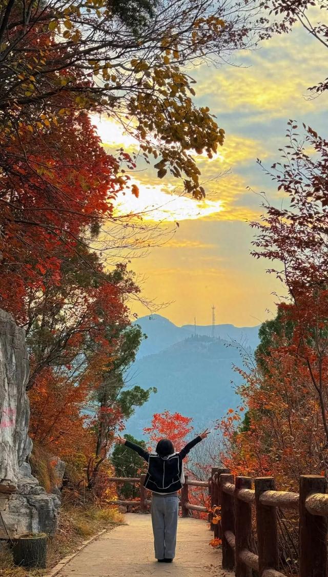 立冬已过，然红叶未落！石门坊等你来继续书写属于你的“红”！