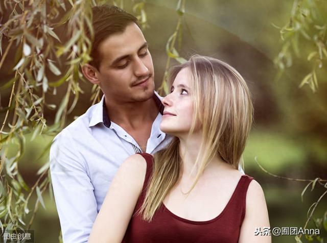 穿成校草的纯情初恋[穿书]（穿成校草白月光穿书许念穿成了渣过校草的作死白月光）